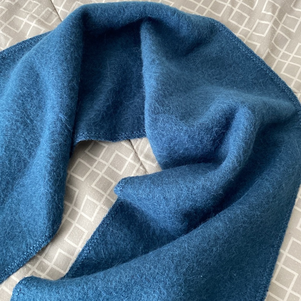 Peruvian Alpaca Camargo dark blue fringe scarf - Picture 16 of 17